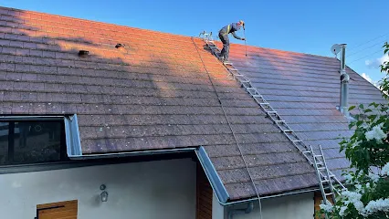 Image de Toiture HD. Couvreur et ardoisier nettoyage Toiture étanchéité, recherche de fuite