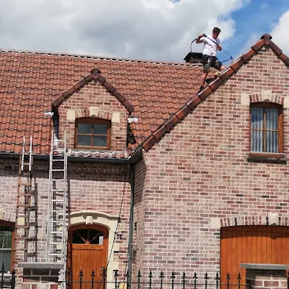 Image de WEISS RENOV Demoussage toiture. hydrofuge. peinture façade . réparation toiture nettoyage de corniche